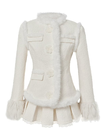 Apricotfarbene Jacquard-Wolljacke mit Blumenknopf und Plüschbesatz