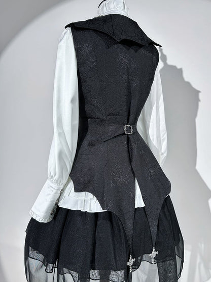 白と黒のゴシックロリータ衣装シャツ + クロスチャーム付きカーブヘムベスト + スパイダーウェブ生地スカートフルセット