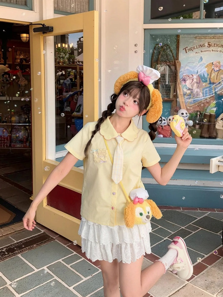 前立て刺繍のライトタイ、花びらの襟、ビスケットハートボタン、ブラウス（イエロー）