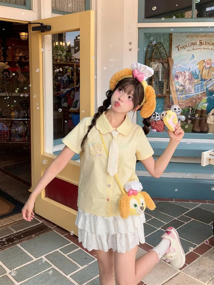 前立て刺繍のライトタイ、花びらの襟、ビスケットハートボタン、ブラウス（イエロー）