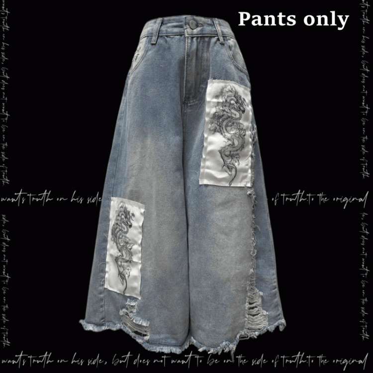ブルーのワイドレッグジーンズ、ドラゴンのアップリケ、切りっぱなしの裾、ダメージ加工の穴、ライト