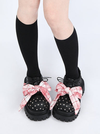 Schleifen-Akzentnieten, rot, Rock-Plaid, Punk, schwarze Plateaus, silberne Knotendetails