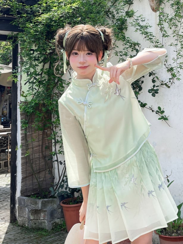 Buttons Green Banded Light Collar Knot