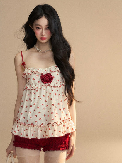 Aprikosenfarbenes Camisole mit Rüschen und rotem Schleifenmuster