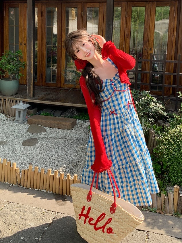 Blaues Allover-Neckholder-Kleid mit Blumendruck und kariertem Halsausschnitt, süß