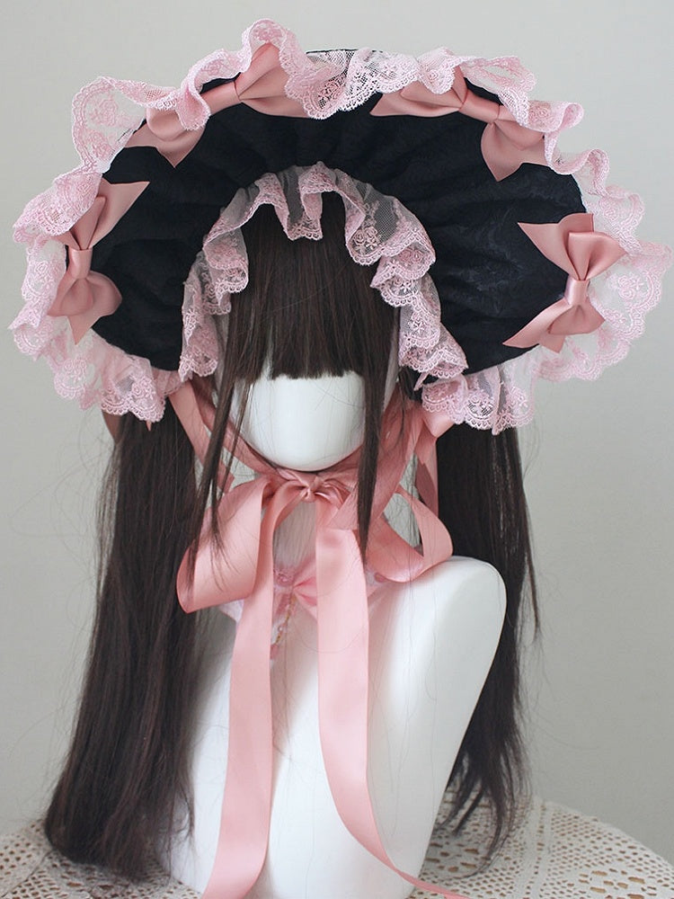 ピンクの蝶結びディテール、レーストリムのボンネット