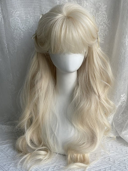 Hellblonde lange gewellte Kunsthaarperücke mit vollem Pony