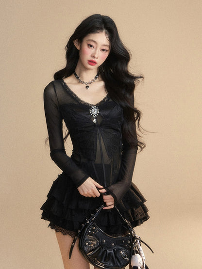 Glamouröses Top mit Strassverzierung, schwarzer V-Ausschnitt, Schmetterlingsstickerei