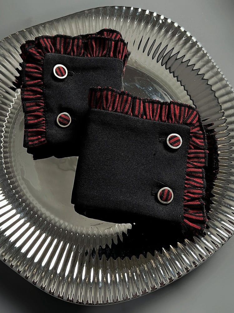 / Red Cuffs Black Wrist