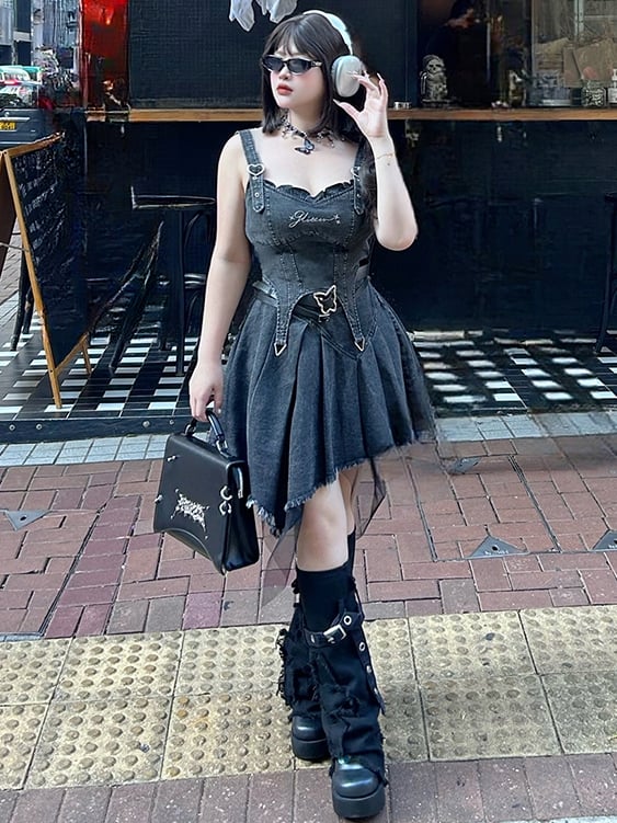 Plus Size Y2K Dunkelgrauer Jeansrock mit asymmetrischem Saum und hoher Taille und kostenlosen Gürteln