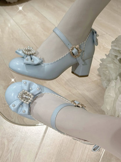 ラウンドメリートゥ、ロリータラインストーンとディテールがあしらわれたリボン結びのジェーンズビーズのブルーシューズ