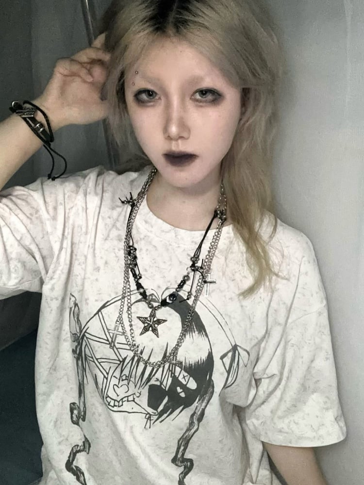 ライトグレーのオーバーサイズY2K Tシャツ