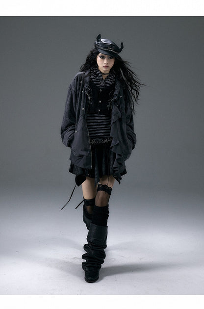 フリル裾のブラック＆ホワイトストライプ柄ジャケット