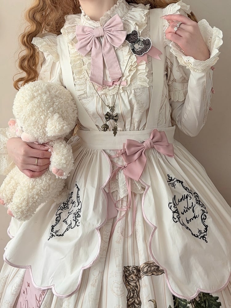 Lolita Jakobsmuschel rosa cremefarbene Schürze mit weiß gesticktem süßen