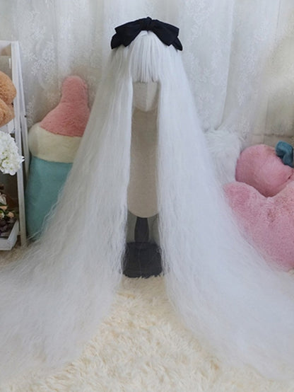 Weiße lange lockige Perücke mit vollem Pony