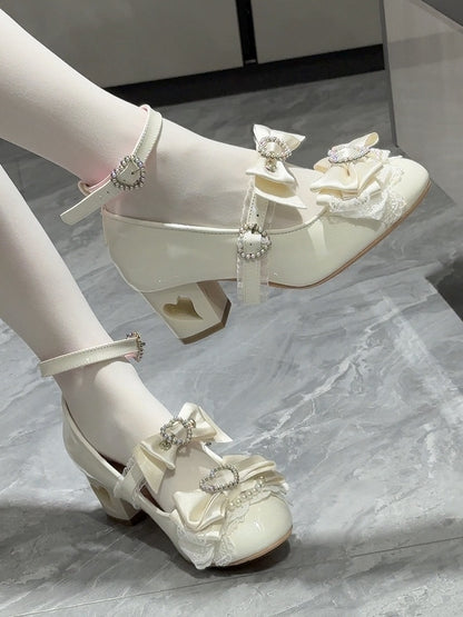 Heels Janes Herz Weiß Ausschnitt an der Spitze Schleife Mary