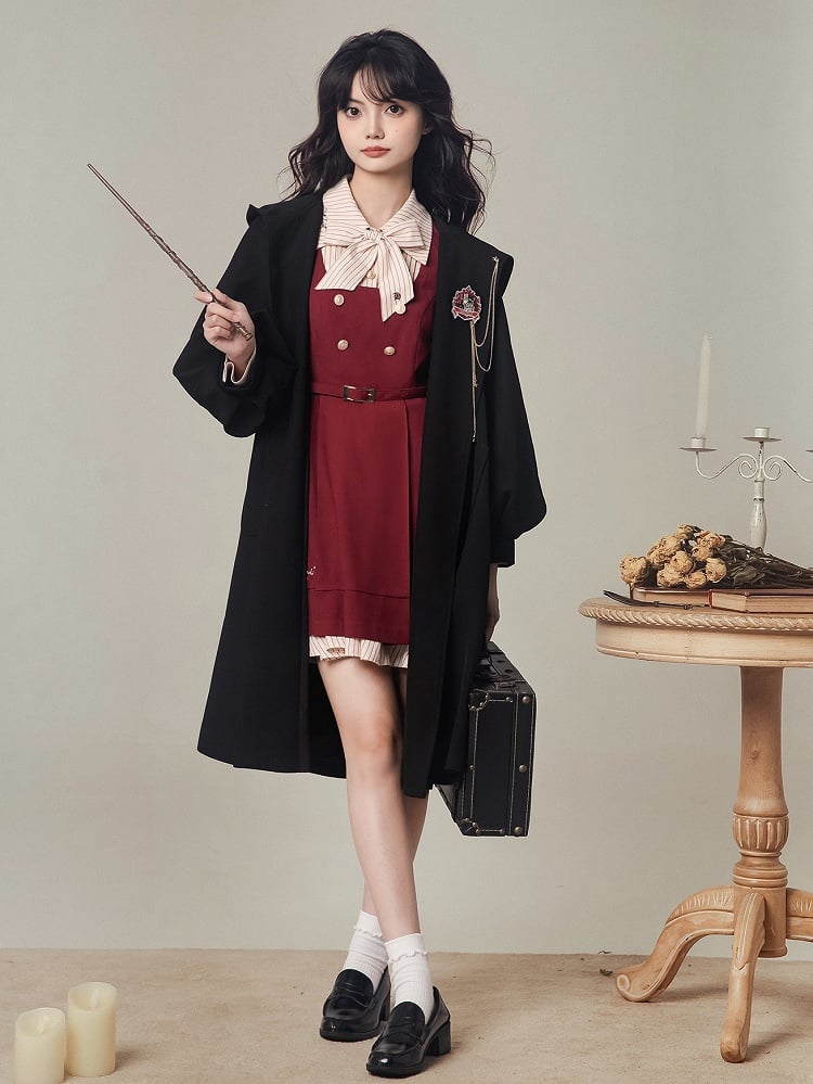 Langer adretter schwarzer Mantel mit Ballonärmeln und Kapuze