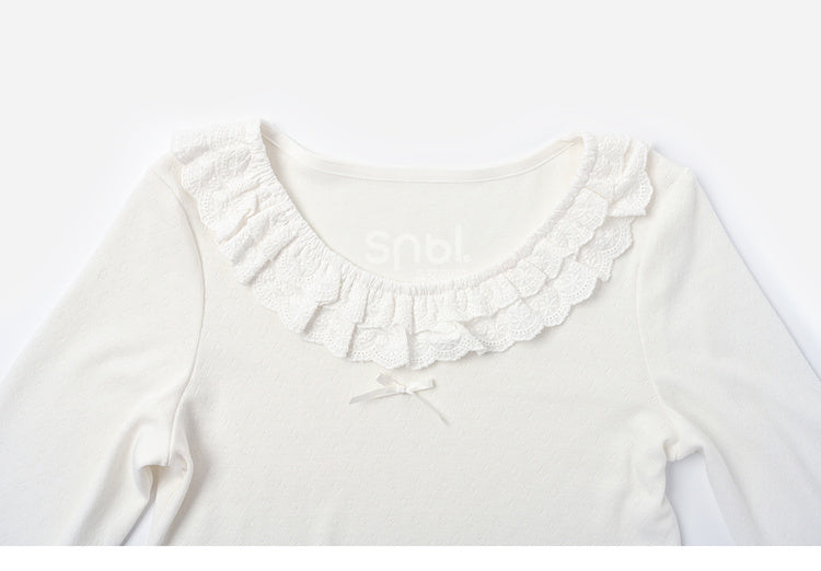 Weißes Slim-Fit-Top mit Rundhalsausschnitt und Spitzenbesatz