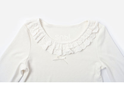 Weißes Slim-Fit-Top mit Rundhalsausschnitt und Spitzenbesatz