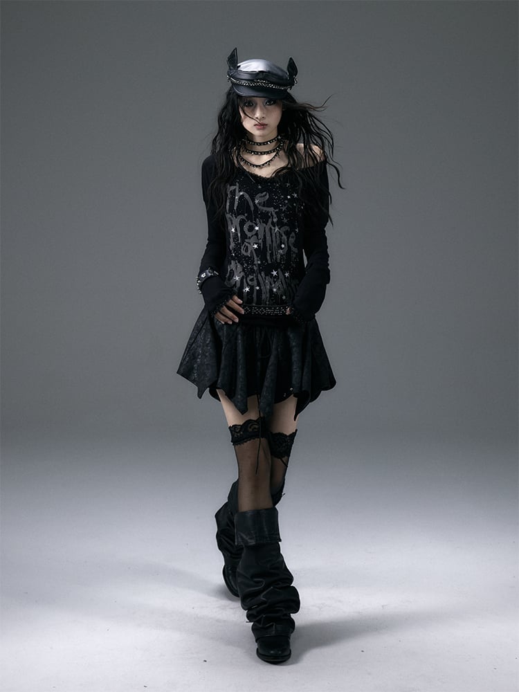 Schwarzes Top mit V-Ausschnitt und schimmernder Sternspitze