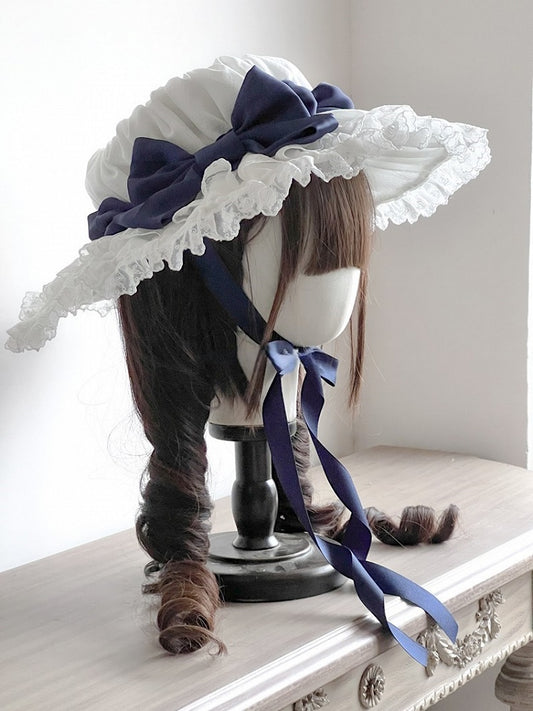 Süßer Lolita-Hut mit weißem Spitzenbesatz und dunkelblauer Schleife