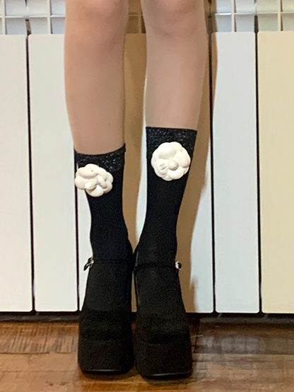 Abnehmbare Kalbssocken in Kamelie-Weiß/Schwarz, dekorativ