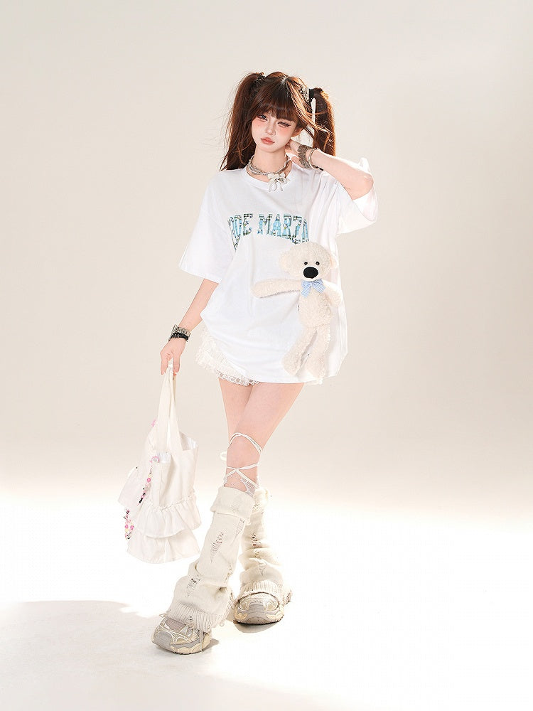 愛らしいクマのぬいぐるみ付き、ブラック/ホワイトのラウンドネックレタープリントTシャツ