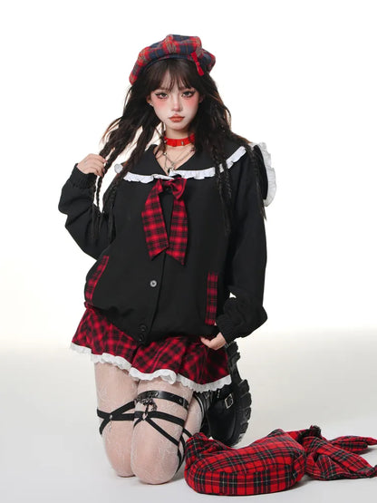 赤いチェック柄レーストリムスカート