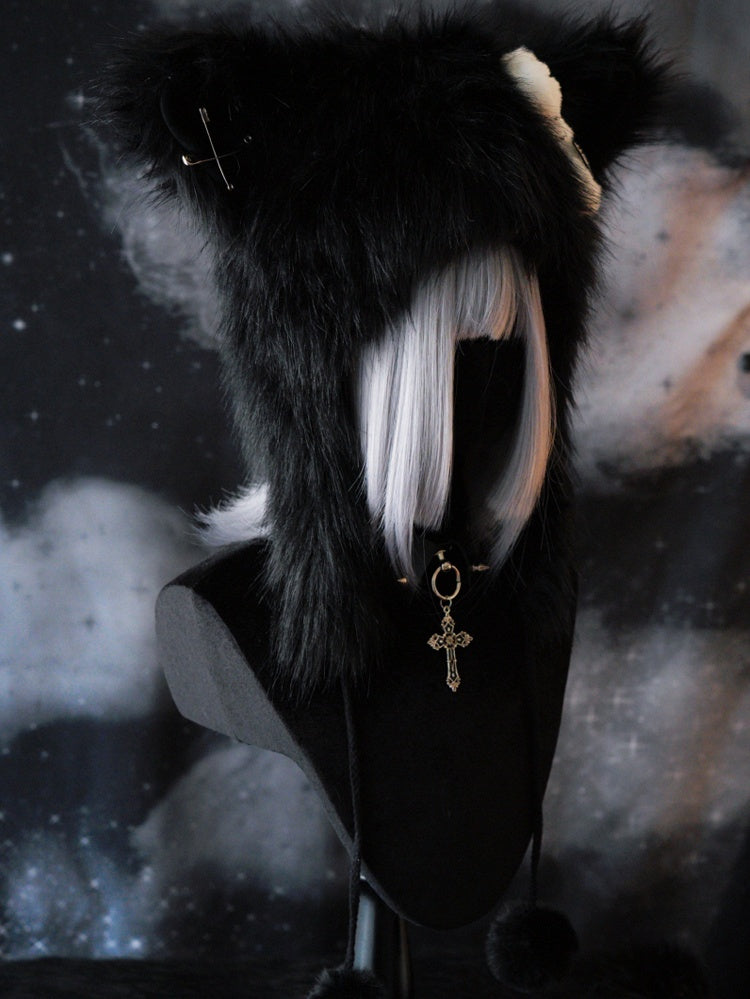 Katzennadel mit Gothic-Charms, Knochen-Pompon, Plüsch, verzierte Ohr-Applikation, Skeletthut, Schwarz
