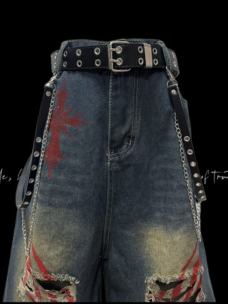 Blaue Denim-Shorts mit weitem Bein und verblassten Löchern im Scratch-Waschung-Look