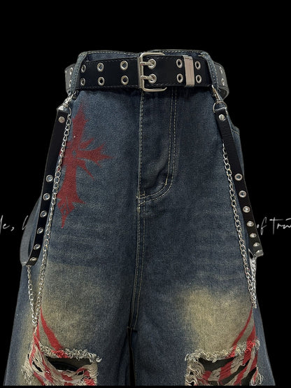 Blaue Denim-Shorts mit weitem Bein und verblassten Löchern im Scratch-Waschung-Look