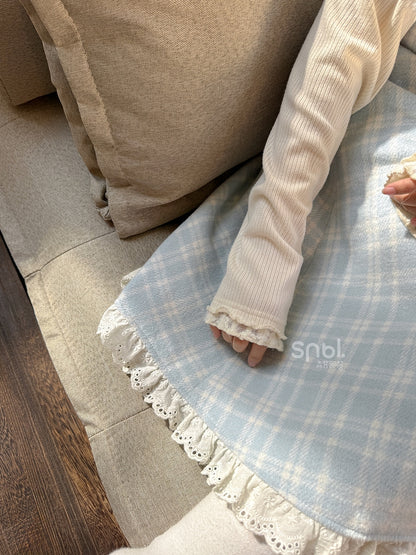 ブルーのチェック柄ハイウエストレーストリムミディスカート