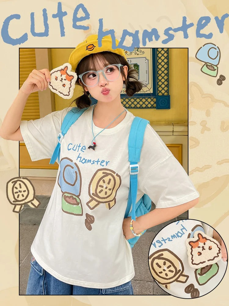 ハムスターのアップリケが可愛いゆったりベージュのラウンドネックTシャツ