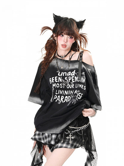 T-Shirt mit Herzschnalle, weiß/schwarz, lockerer, asymmetrischer Ausschnitt, entzückender Welpendruck