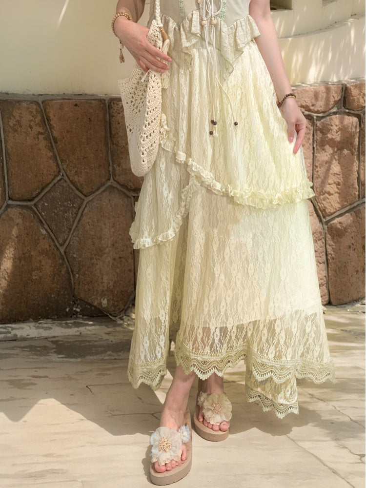 Aprikosenfarbener, asymmetrischer Spitzenrock mit elastischer Taille