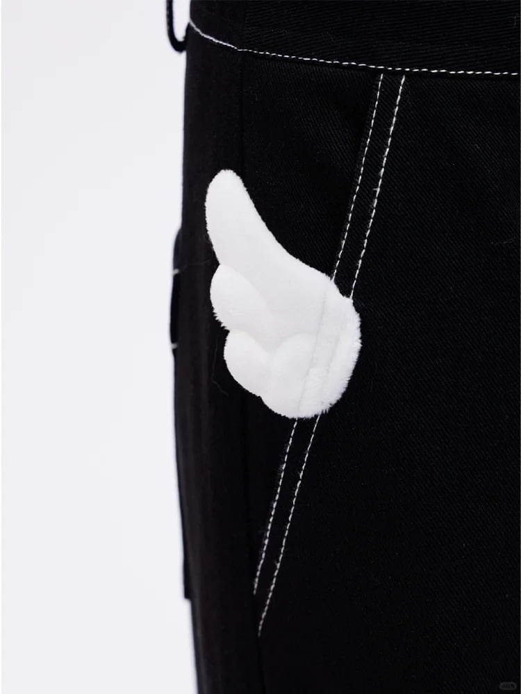 Weite Cargo-Jeans mit Flügeln und Riemendesign zum Selbstbinden und schwarzem Engel