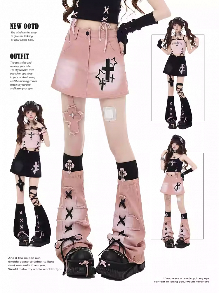 レースアップガーターレッグウォーマー、ブラック/ピンクのクロスアップリケ付きオールインワンスコート