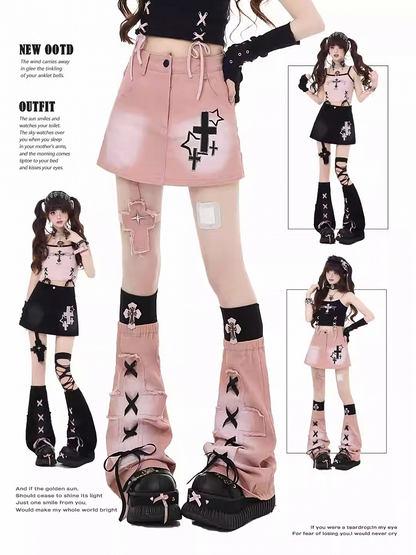 レースアップガーターレッグウォーマー、ブラック/ピンクのクロスアップリケ付きオールインワンスコート