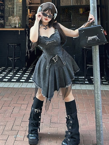 Plus Size Y2K Dunkelgrauer Jeansrock mit asymmetrischem Saum und hoher Taille und kostenlosen Gürteln