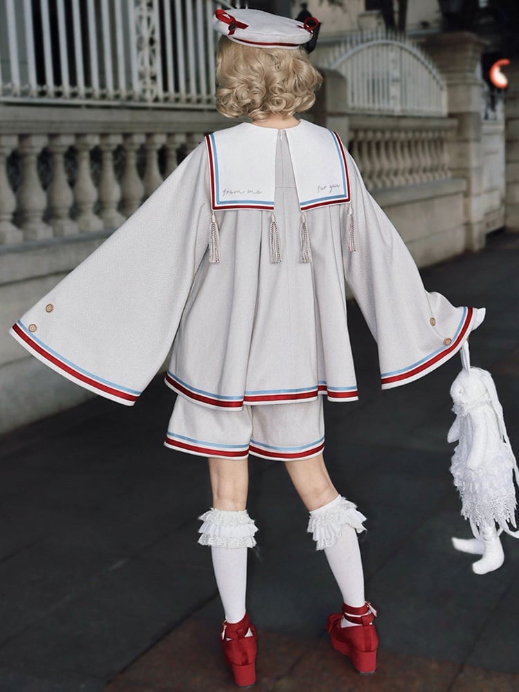 Beigefarbene Shorts mit Ouji-Seemann-Motiv und Kontrastbesatz