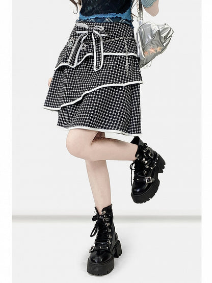 Dekoriertes bittersüßes gestuftes kariertes Schleifenmuster Y2K Schwarz