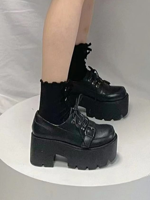 Punk-Schuhe mit Riemenverschluss, Schwarz – Schnür-Plateau-Schnalle