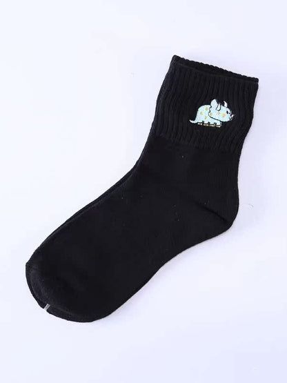 キャラメル/ホワイト/ブラックのキュートなサイの刺繍入りカーフソックス