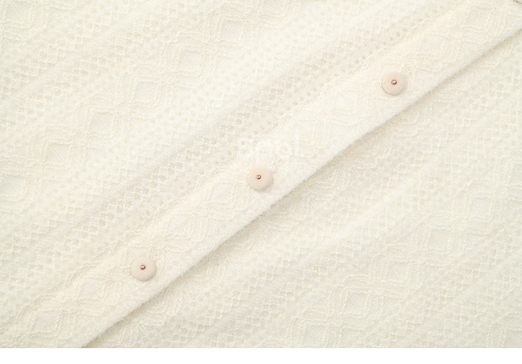 アプリコットのピーターパンカラー、バルーンスリーブ、レースブラウス