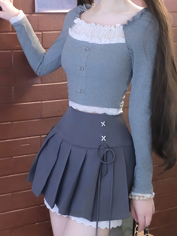 グレーのレーストリム裏地付きプリーツミニスカート