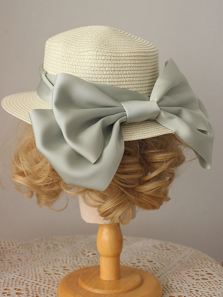 Strohhut mit großer Schleife