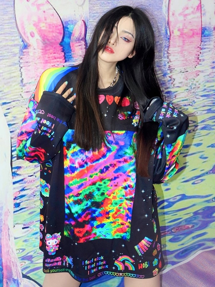 カラフルなスウェットシャツとプリント文字のレインボーハート Y2K