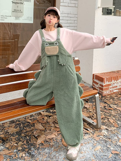 かわいい恐竜の緑のぬいぐるみオーバーオール