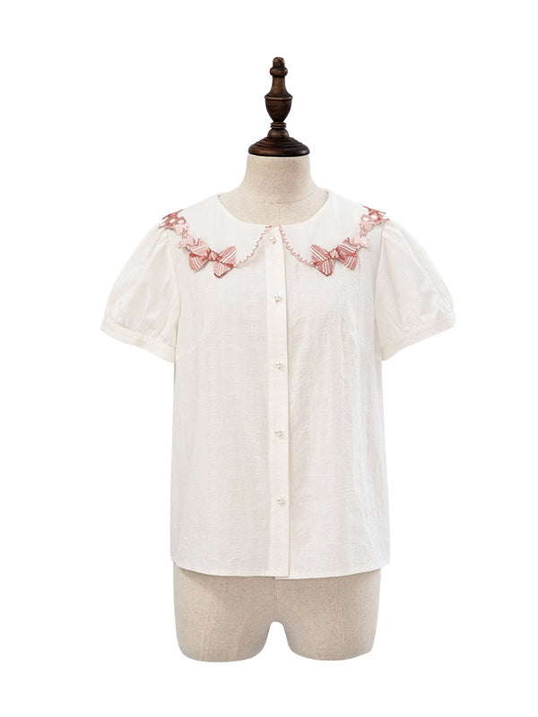 ピンクの蝶結びトリムカラーの白い半袖ブラウス