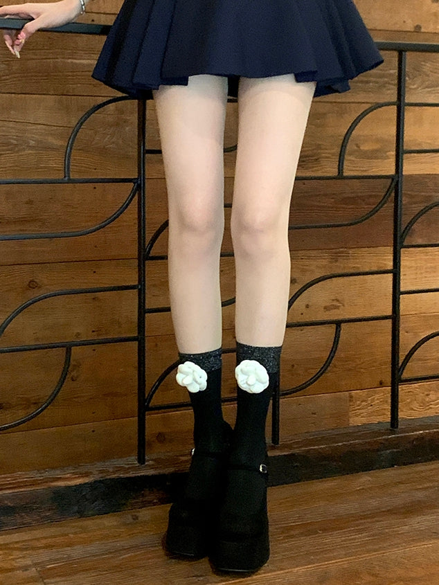 Abnehmbare Kalbssocken in Kamelie-Weiß/Schwarz, dekorativ